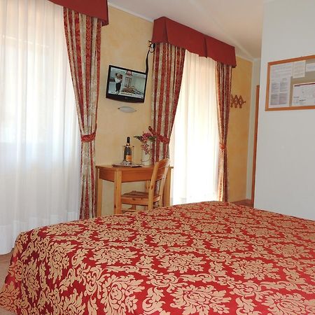 פאסו דל טונלה Albergo Eden חדר תמונה