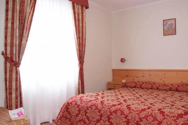 פאסו דל טונלה Albergo Eden מראה חיצוני תמונה