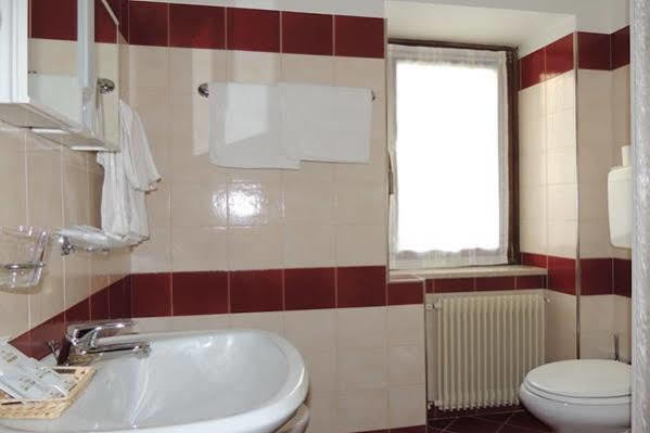 פאסו דל טונלה Albergo Eden מראה חיצוני תמונה